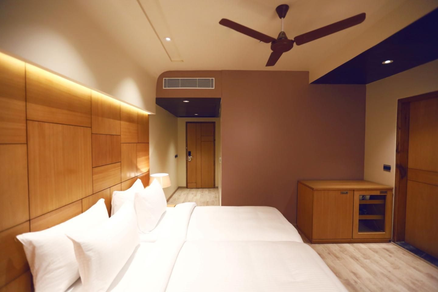 Hotel Charan Plaza Deluxe Twin Bed 3