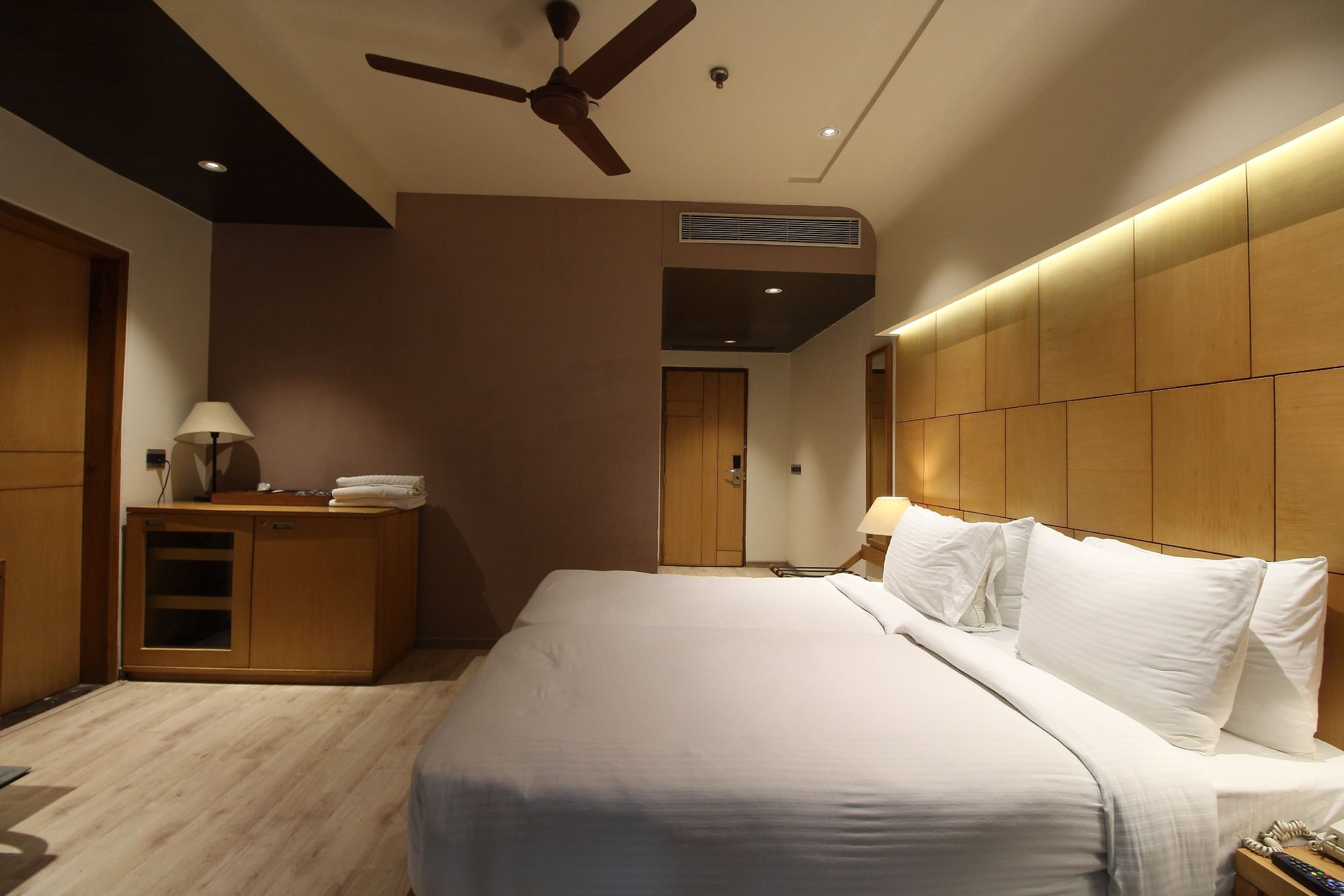 Hotel Charan Plaza Deluxe Twin Bed 4