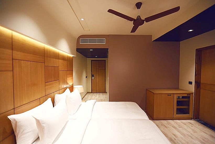 Hotel Charan Plaza Deluxe Twin Bed