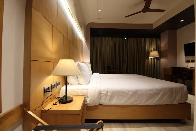 Hotel Charan Plaza Deluxe Twin Bed 7