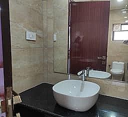 Hotel Calangute Central Deluxe room 8