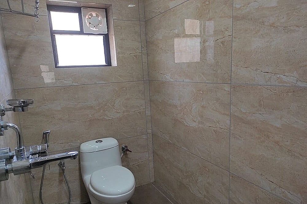 Hotel Calangute Central Deluxe room 5