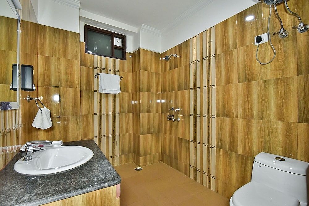 The Posh Hotel | Heart of Mall Road, Hassle-Free Covered Parking Standard  Room 11