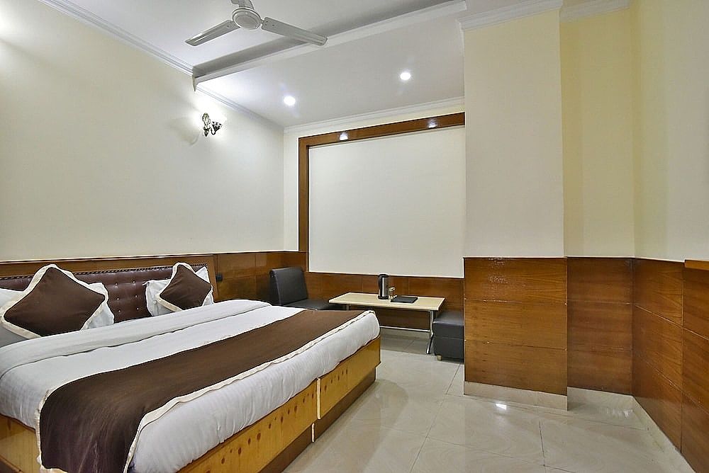 The Posh Hotel | Heart of Mall Road, Hassle-Free Covered Parking Standard  Room