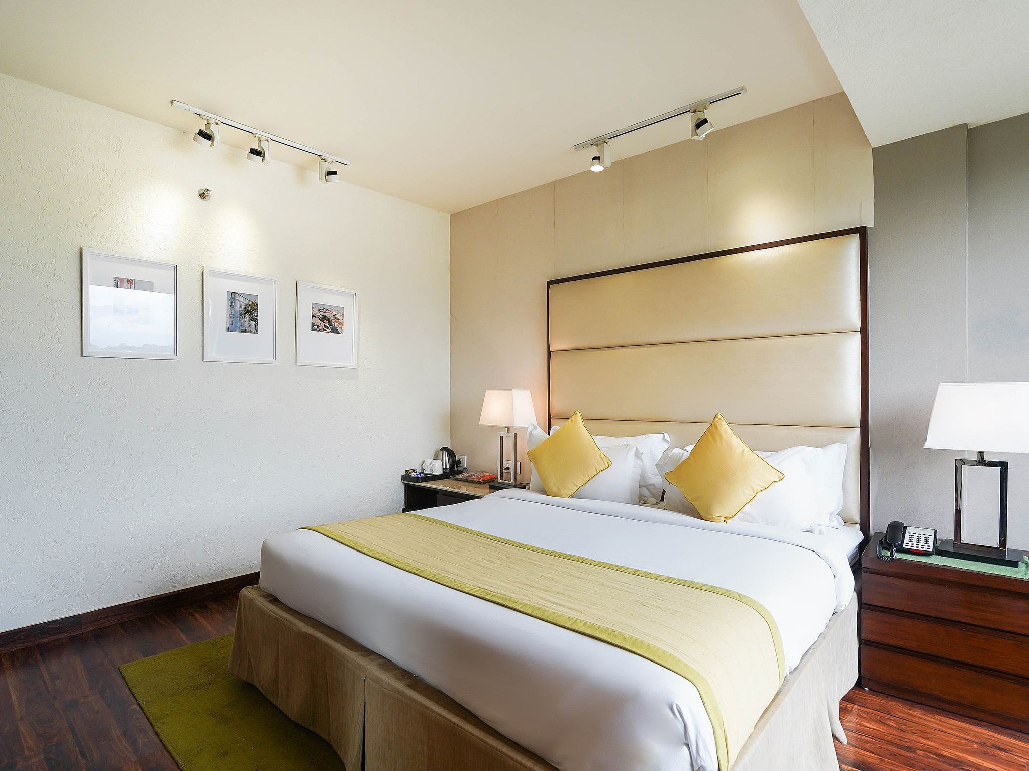 Ida Deluxe Double Room 4