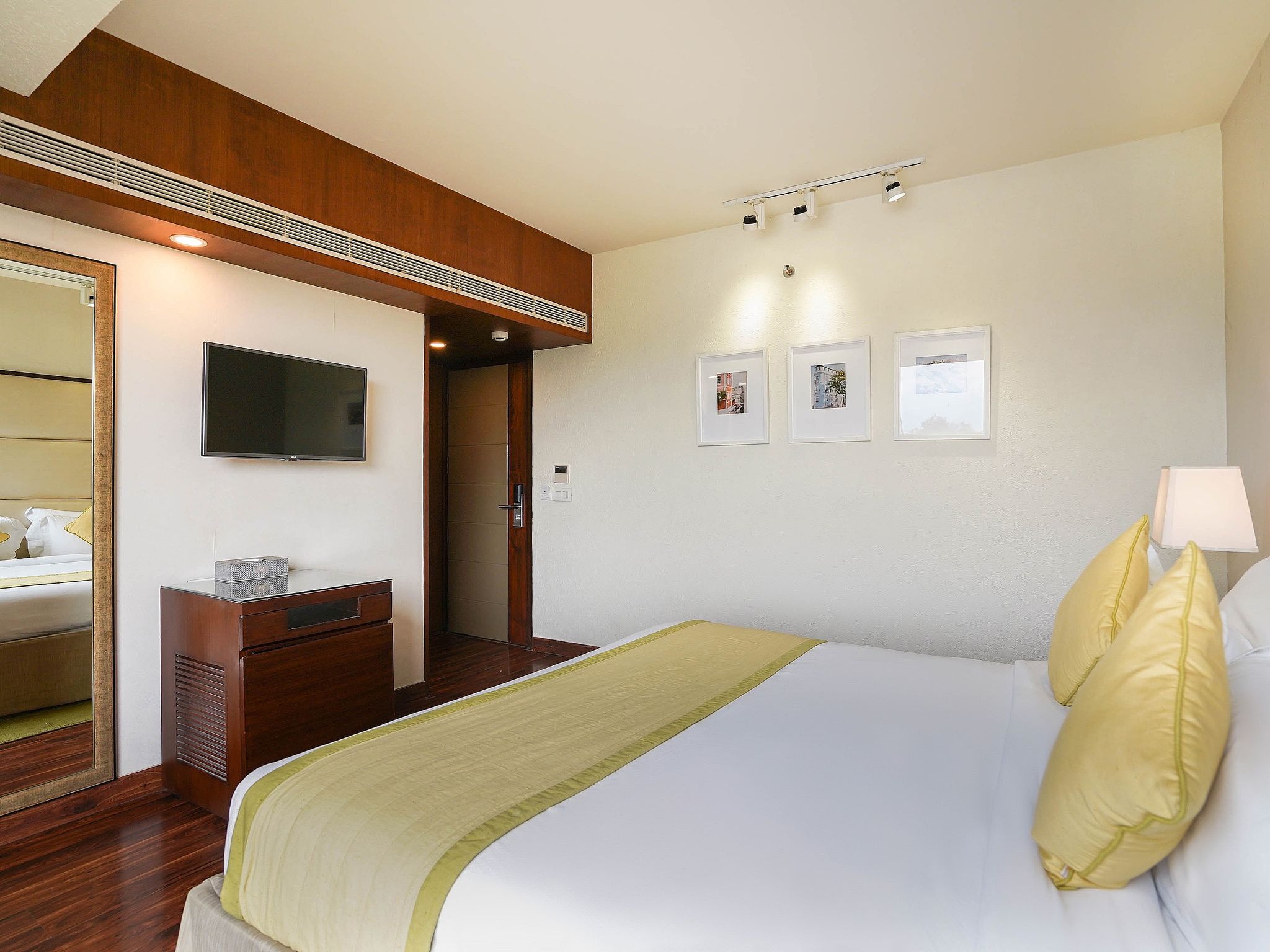 Ida Deluxe Double Room 2