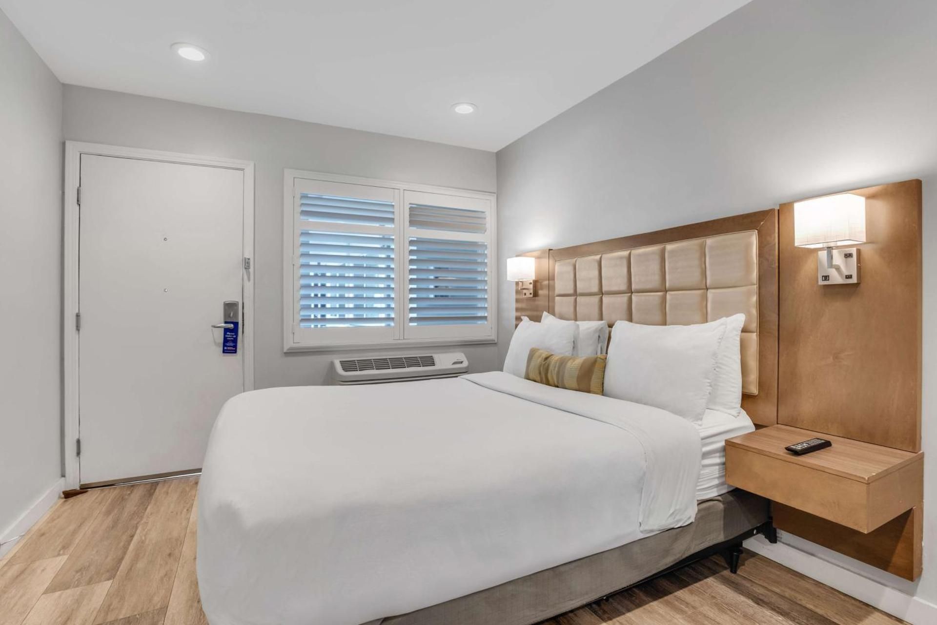 Queen Room with Mobility Accessible Roll-In Shower