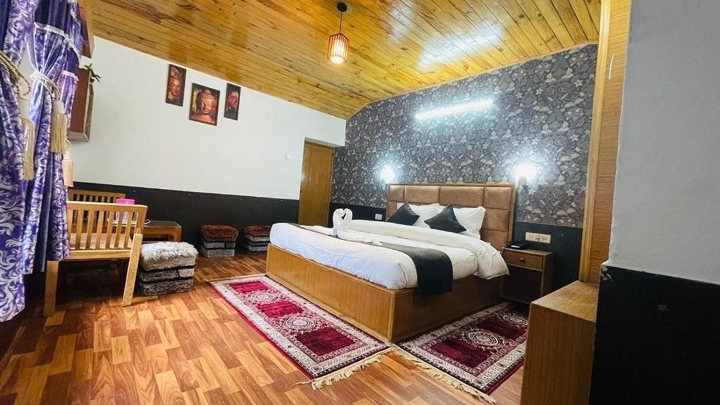 undefined Hotel Hilltop At Mall Road With Open Terrace 7