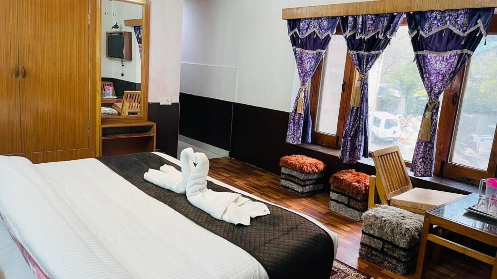 undefined Hotel Hilltop At Mall Road With Open Terrace 8
