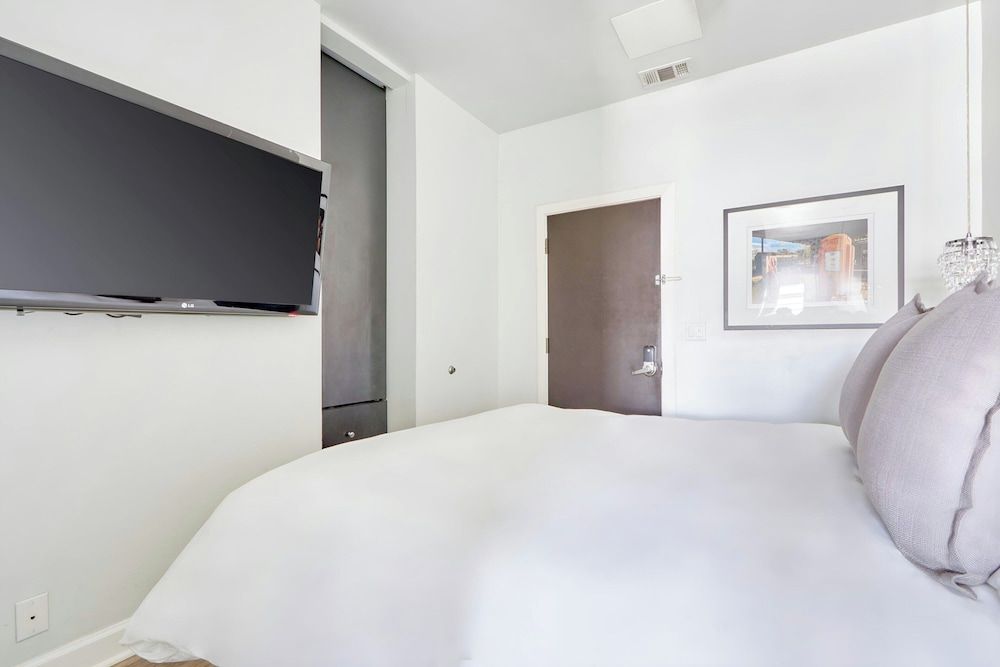 The Crescent Hotel Beverly Hills, Sonder by Marriott Bonvoy Room, 1 Queen Bed 2