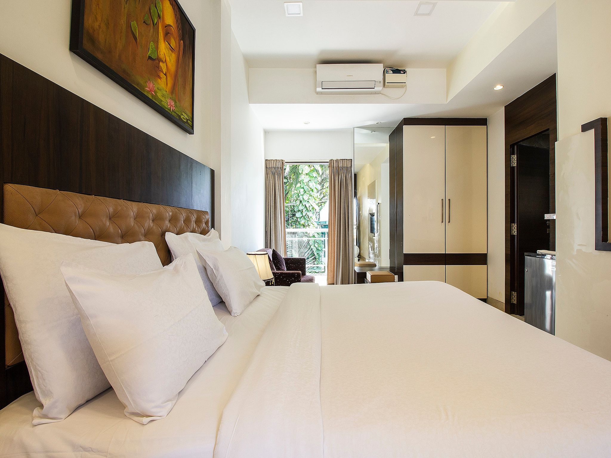 Hotel Rezos Deluxe Room 8