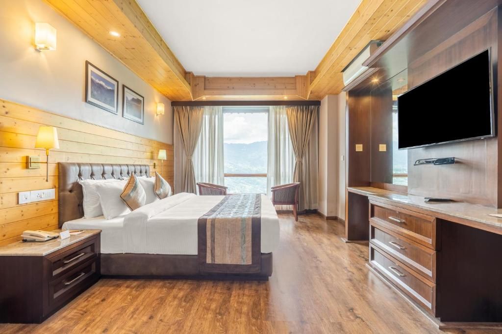 Summit Alpine Resort AC Deluxe Room 4