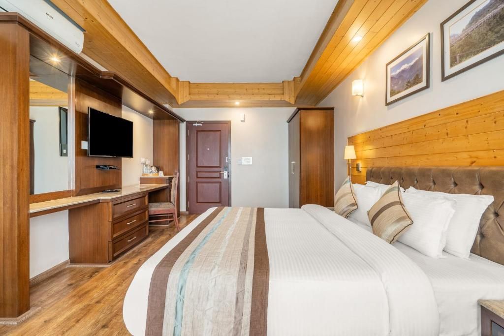 Summit Alpine Resort AC Deluxe Room 10