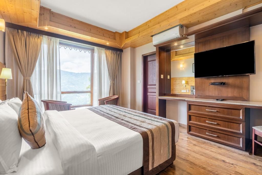 Summit Alpine Resort AC Deluxe Room 6