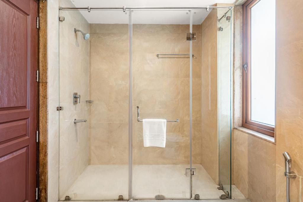 Summit Alpine Resort AC Deluxe Room 2