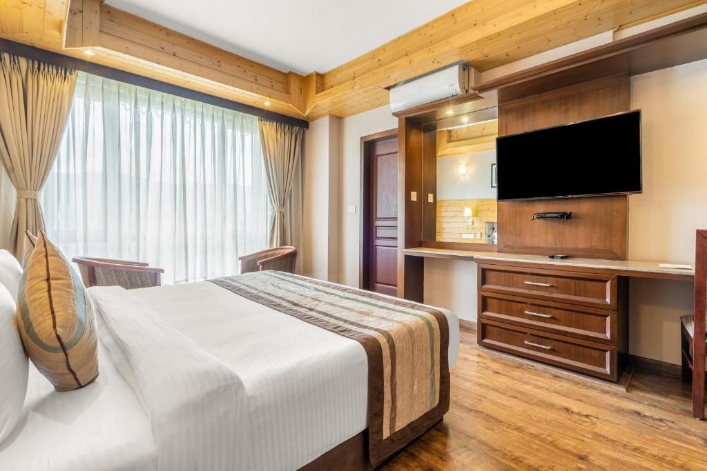 Summit Alpine Resort AC Deluxe Room 5