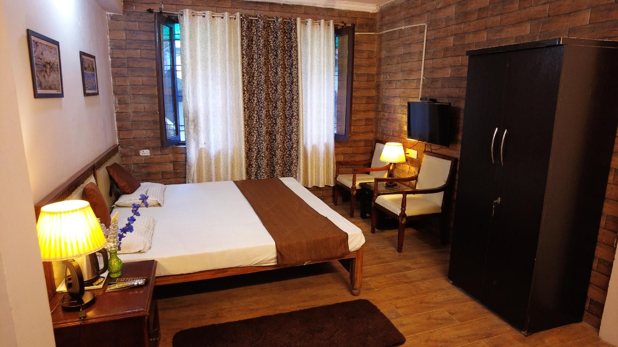 Nainital Willows - Lake View rooms Standard Room - Non Lake View 8