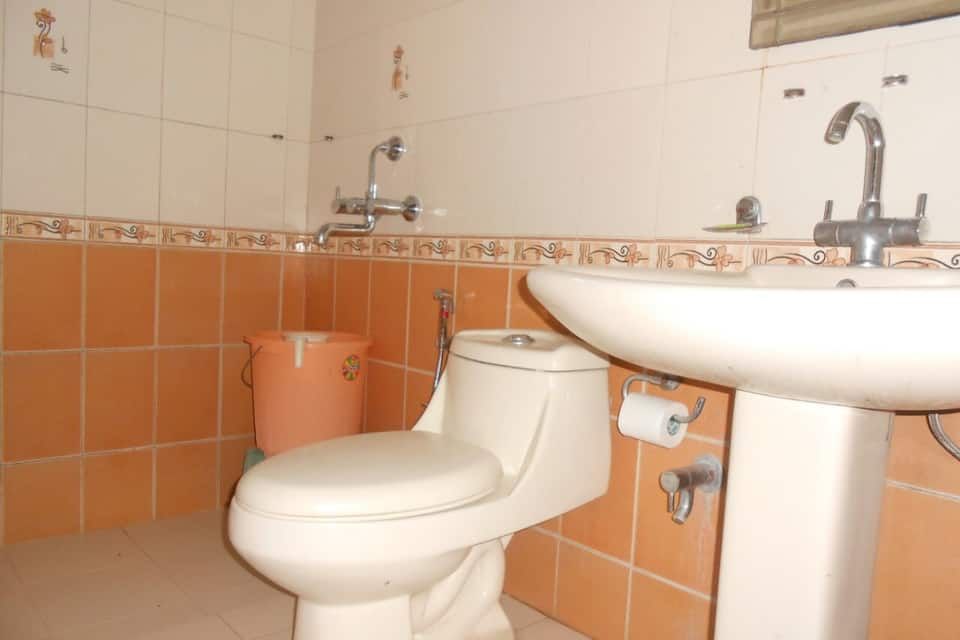 Nainital Willows - Lake View rooms Standard Room - Non Lake View 10