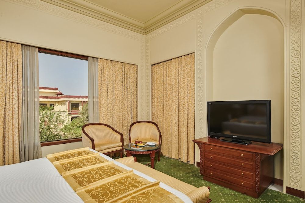 Princely Suite With Bathtub