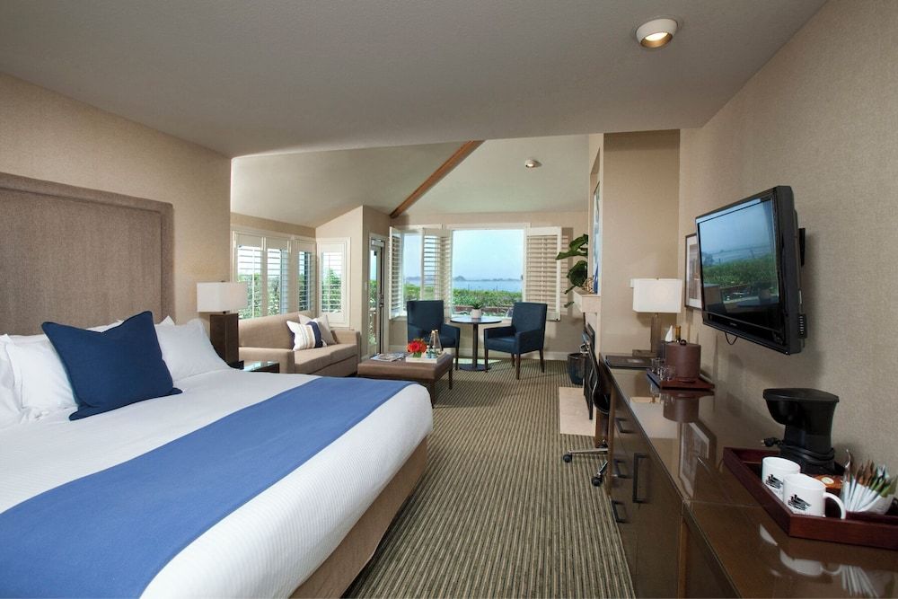 Deluxe Studio Suite, 1 King Bed with Sofa bed, Non Smoking, Harbor View