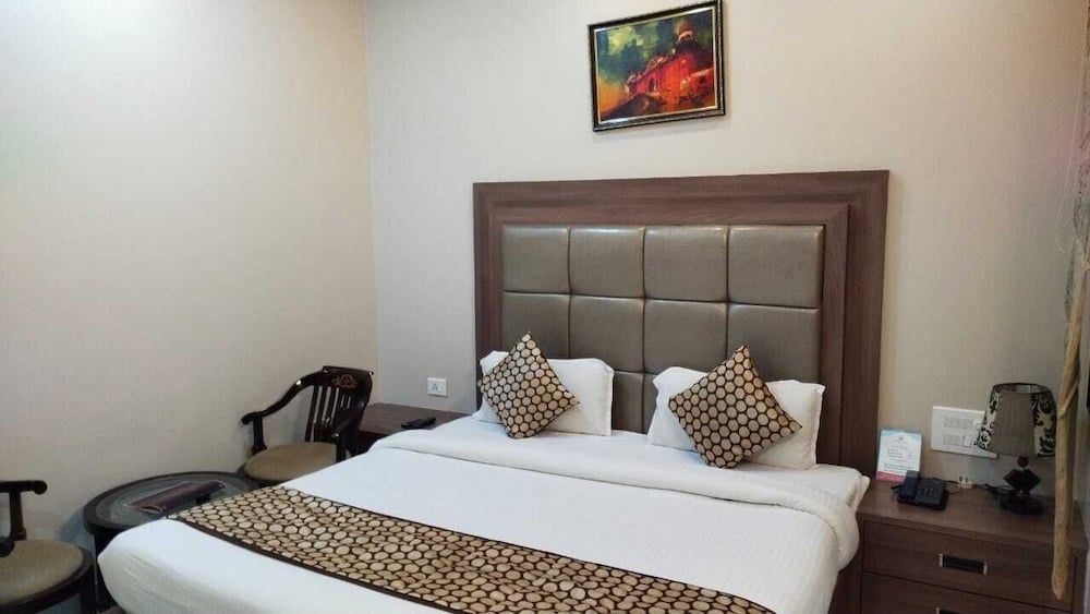 Hotel Ozas Grand Deluxe Double Room, 1 Queen Bed, Smoking, City View 6