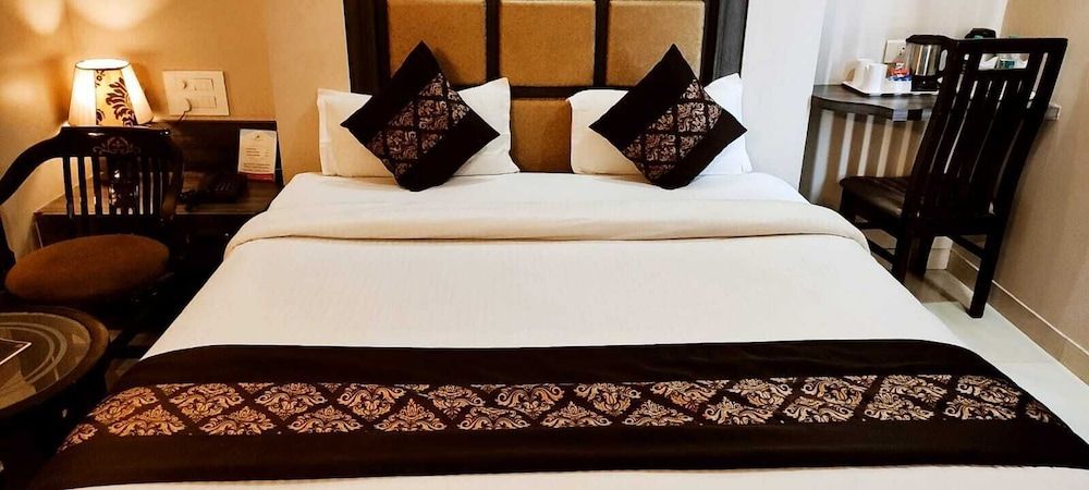 Hotel Ozas Grand Deluxe Double Room, 1 Queen Bed, Smoking, City View 9