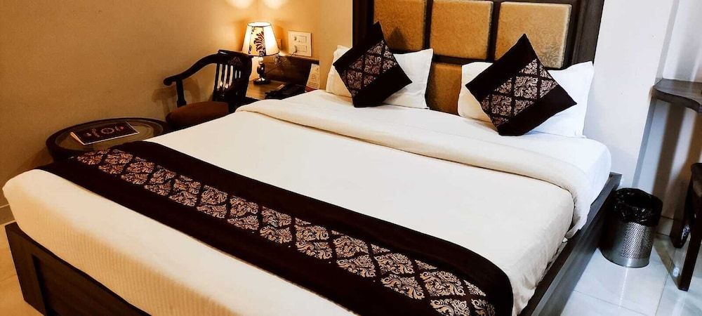 Hotel Ozas Grand Deluxe Double Room, 1 Queen Bed, Smoking, City View 4