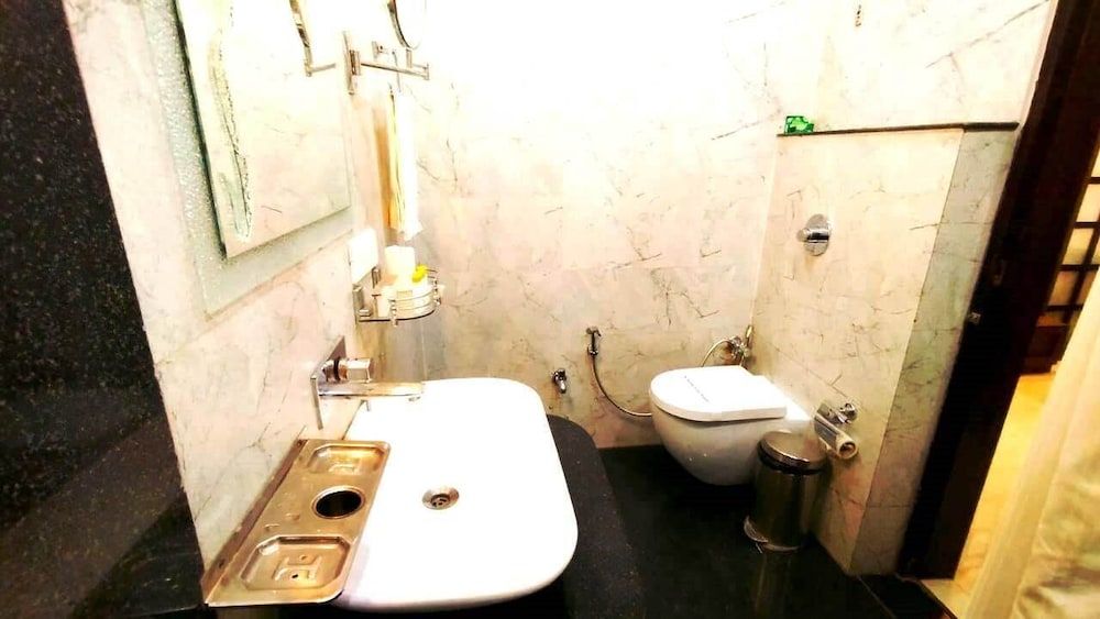 Hotel Ozas Grand Deluxe Double Room, 1 Queen Bed, Smoking, City View 17