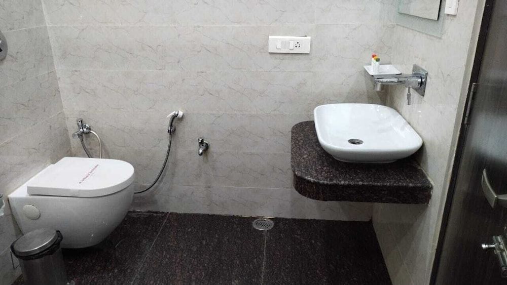 Hotel Ozas Grand Deluxe Double Room, 1 Queen Bed, Smoking, City View 15