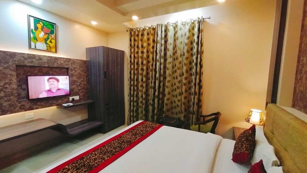 Hotel Ozas Grand Deluxe Double Room, 1 Queen Bed, Smoking, City View 18