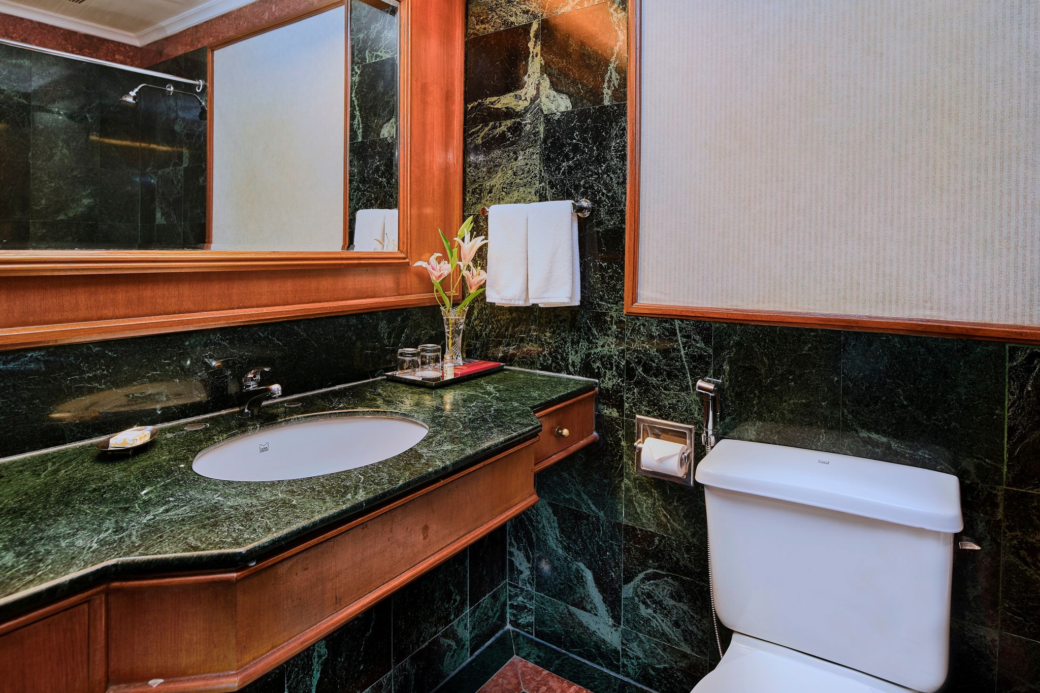 Deluxe King Pool View Room