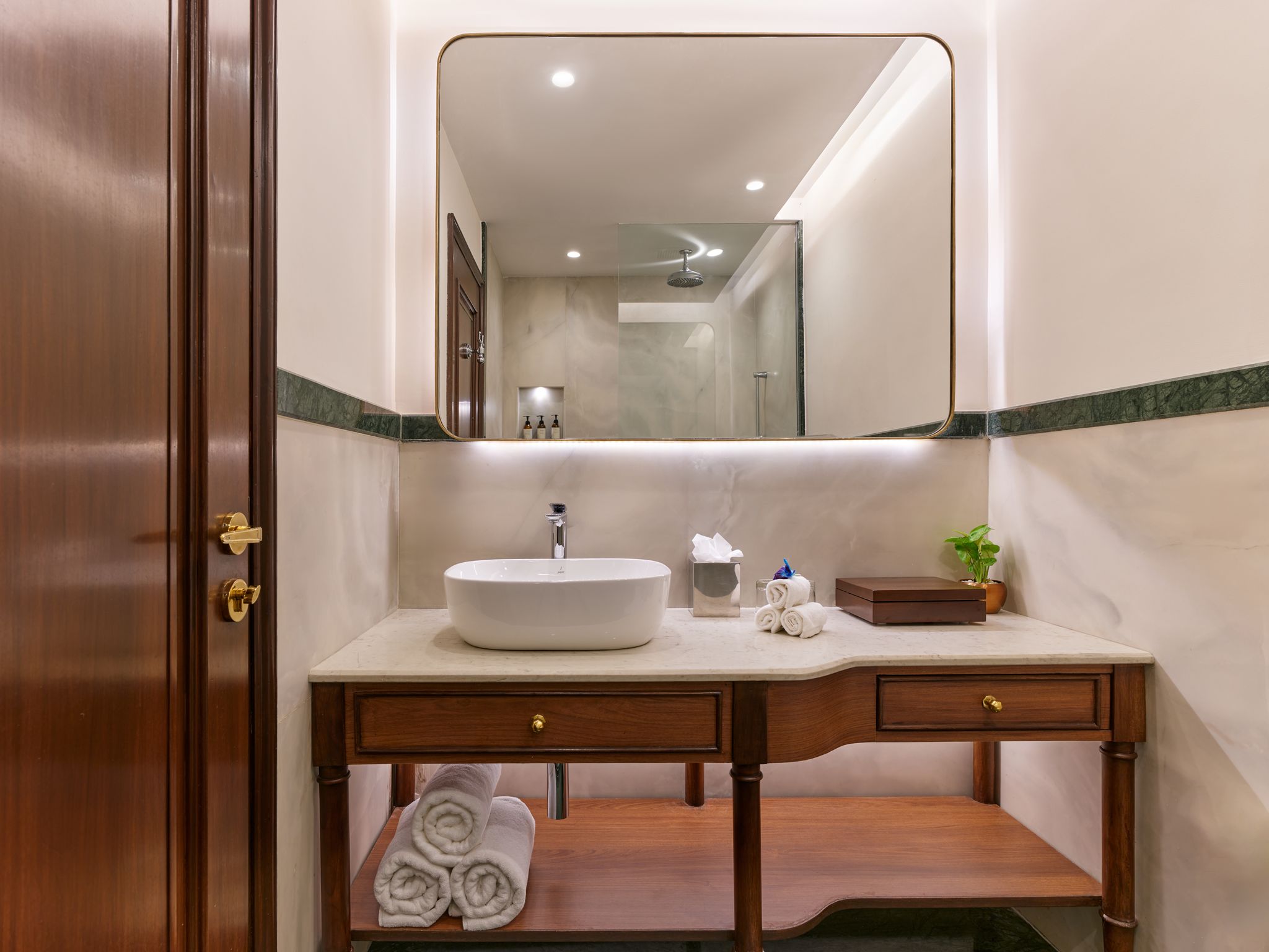 The Ummed Ahmedabad Airport Premier King Garden View Room 4