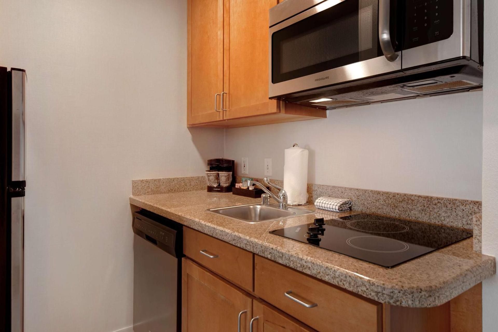 1 KING BED 1 BEDROOM SUITE NONSMOKING