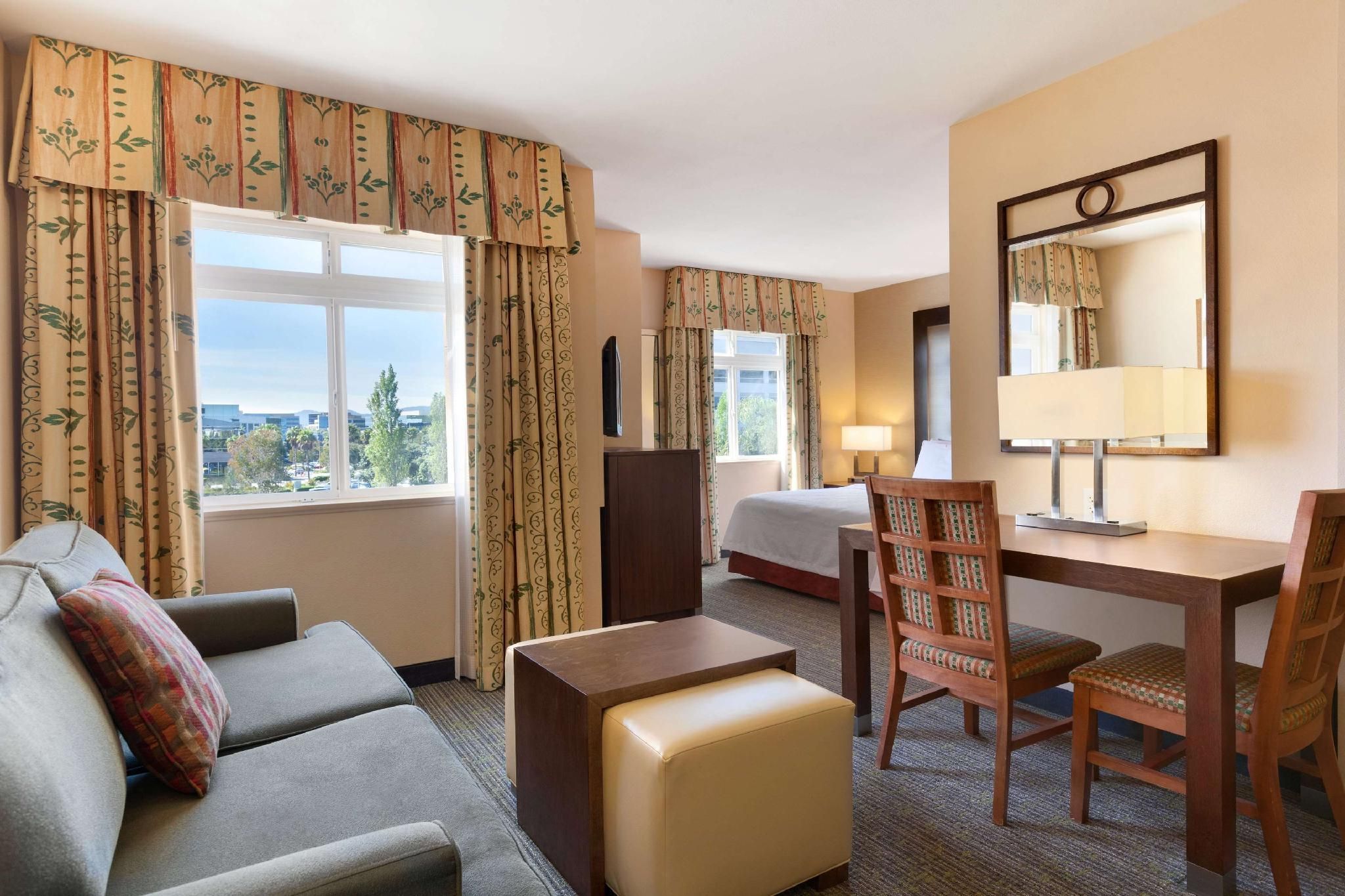 1 QUEEN BED BAYVIEW STUDIO SUITE NONSMOKING