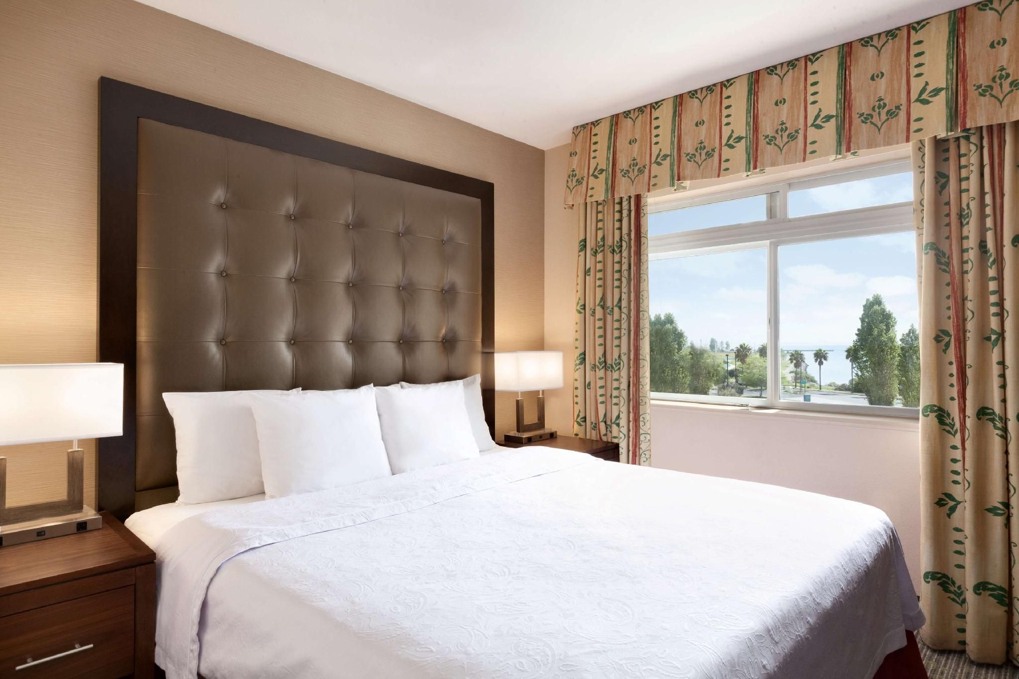 1 King Hearing Accessible Suite Bayview Nosmok