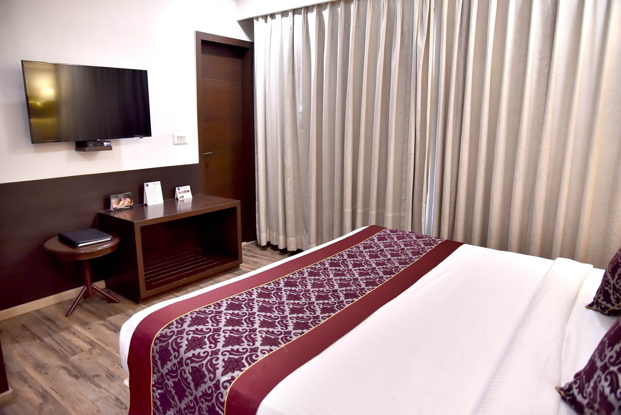 Clarks Inn Suites Gwalior Deluxe Double or Twin Room 2