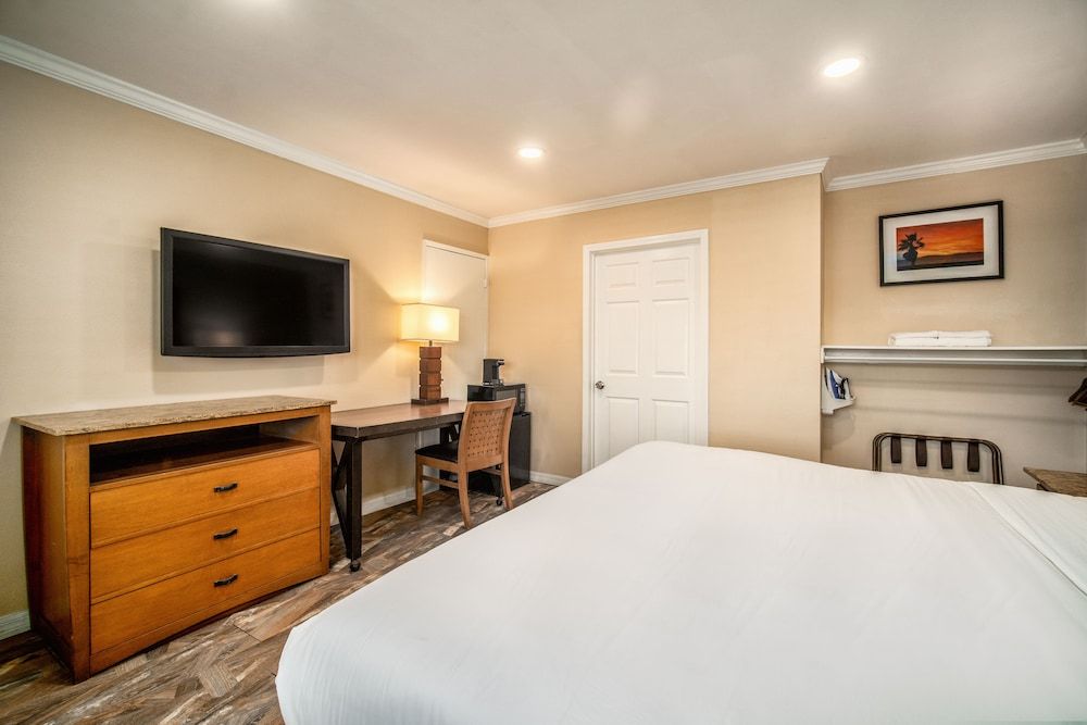 The Buena Park Hotel & Suites Standard Room 3