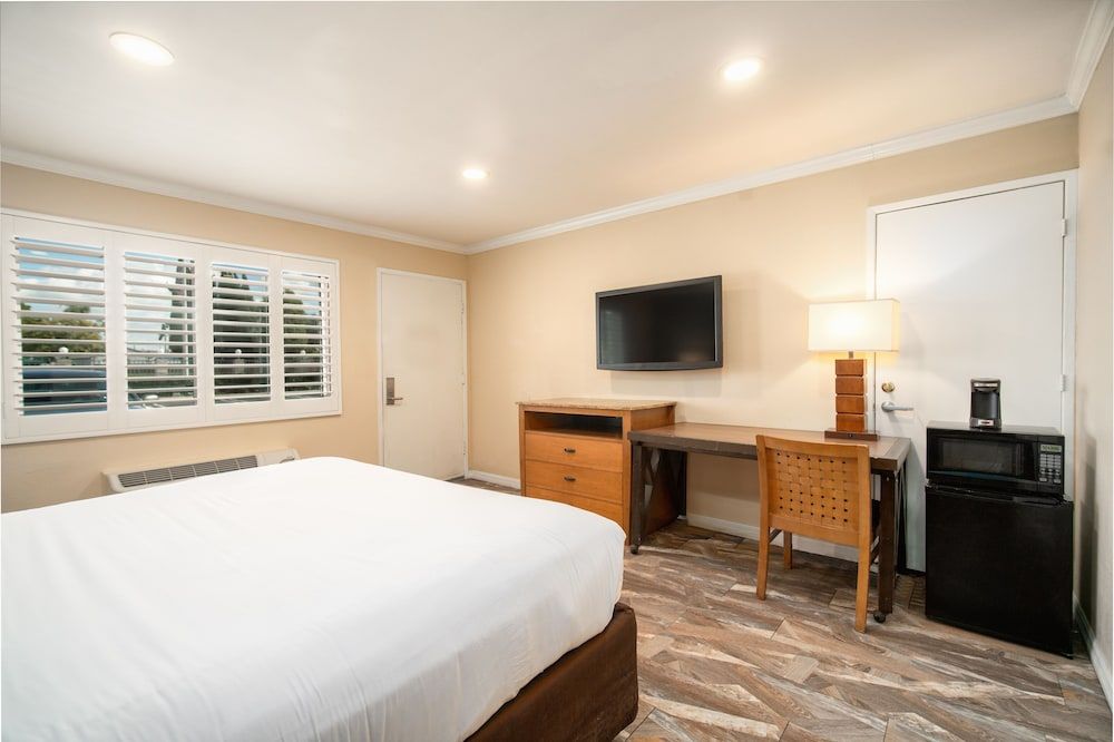 The Buena Park Hotel & Suites Standard Room 2