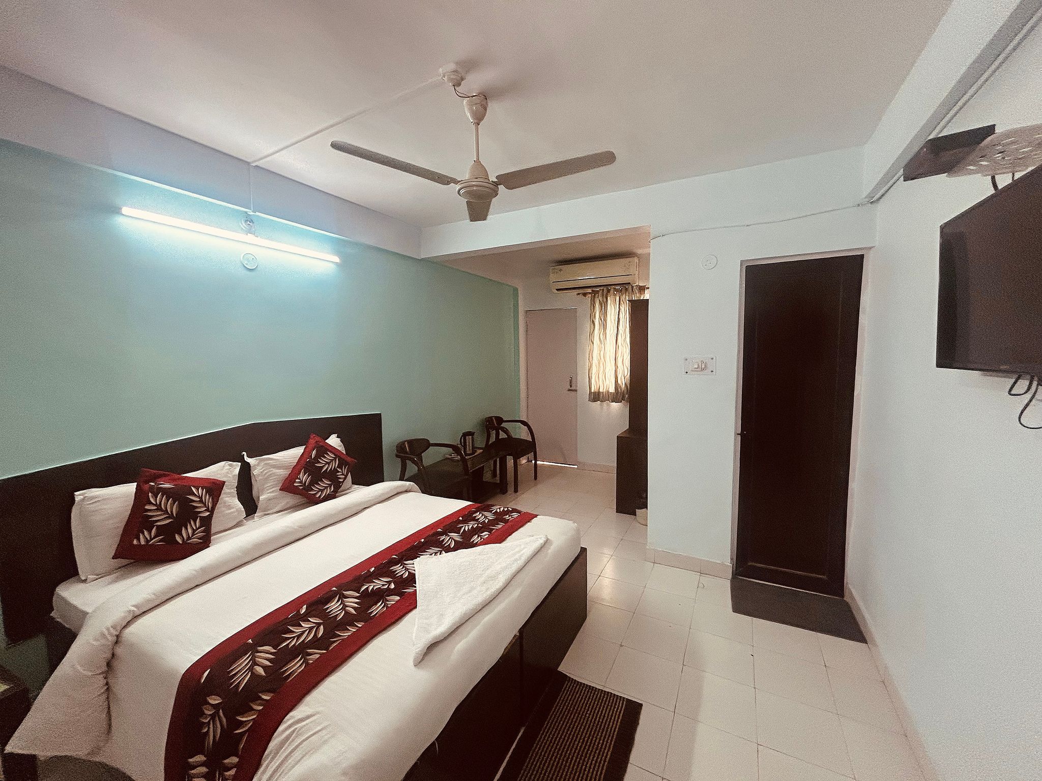 Hotel Gangotri Deluxe Room 8