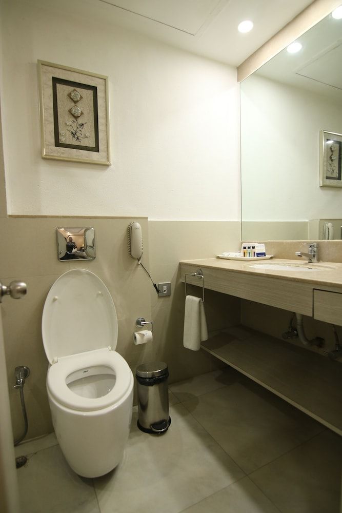 Suite, 1 King Bed, City View