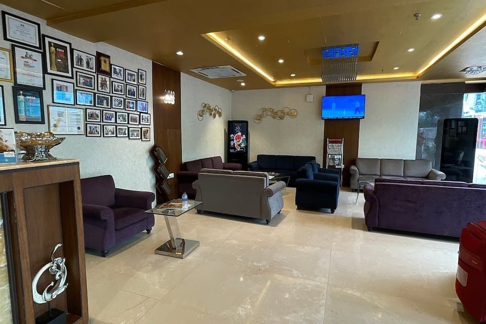 undefined Golden Tulip 3