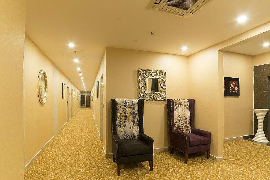 undefined Golden Tulip 5