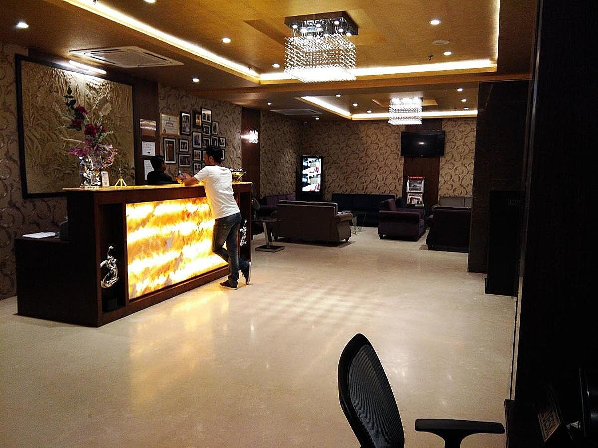 undefined Golden Tulip 4