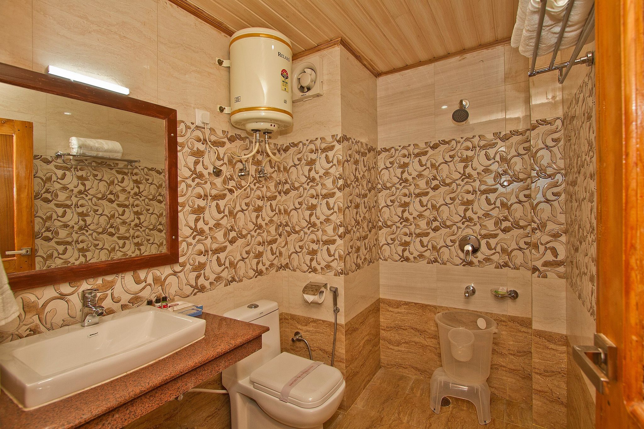 Manali Mountain Regency DELUXE ROOM (WITHOUT BALCONY) 9