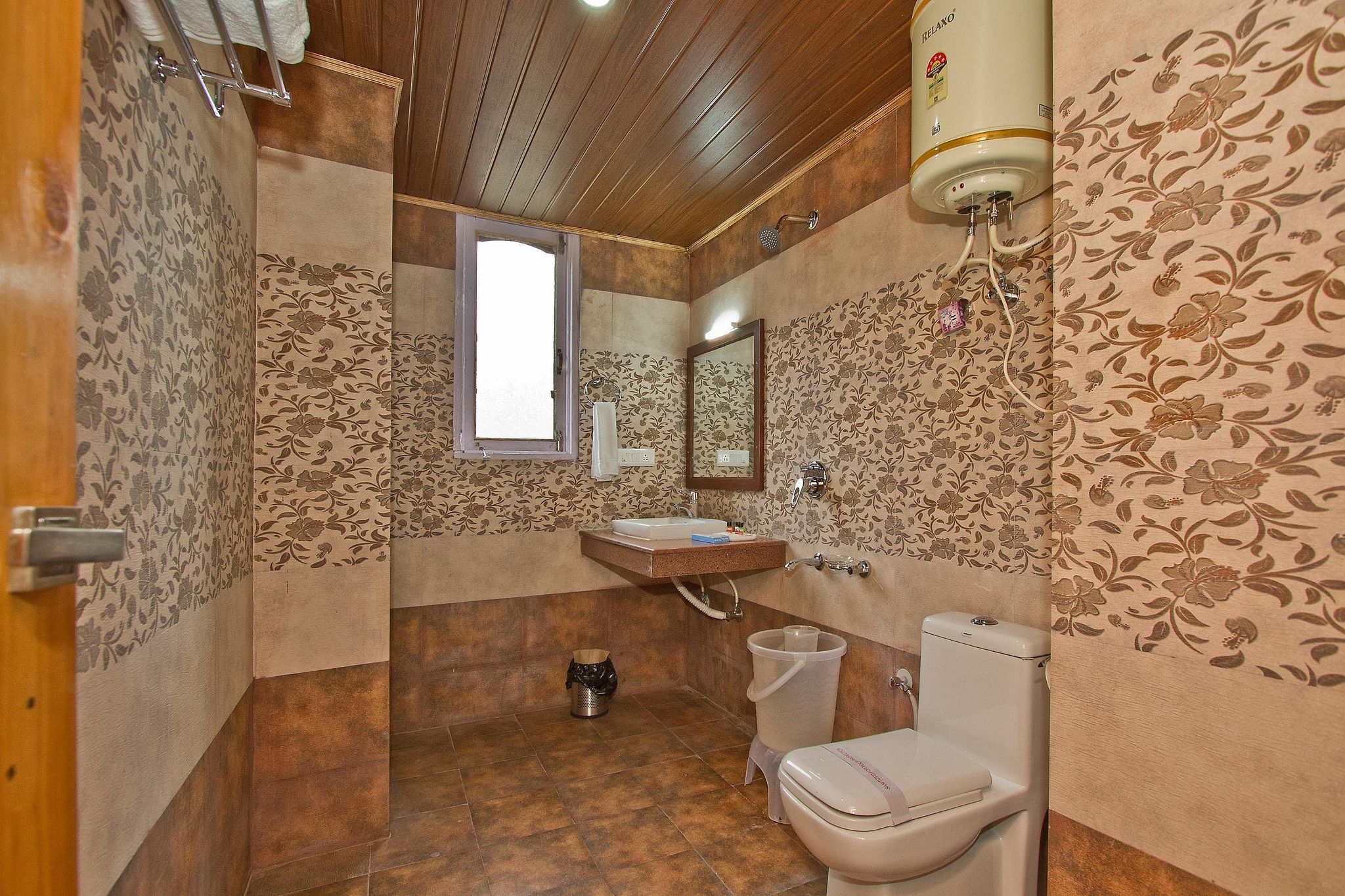 Manali Mountain Regency DELUXE ROOM (WITHOUT BALCONY) 10