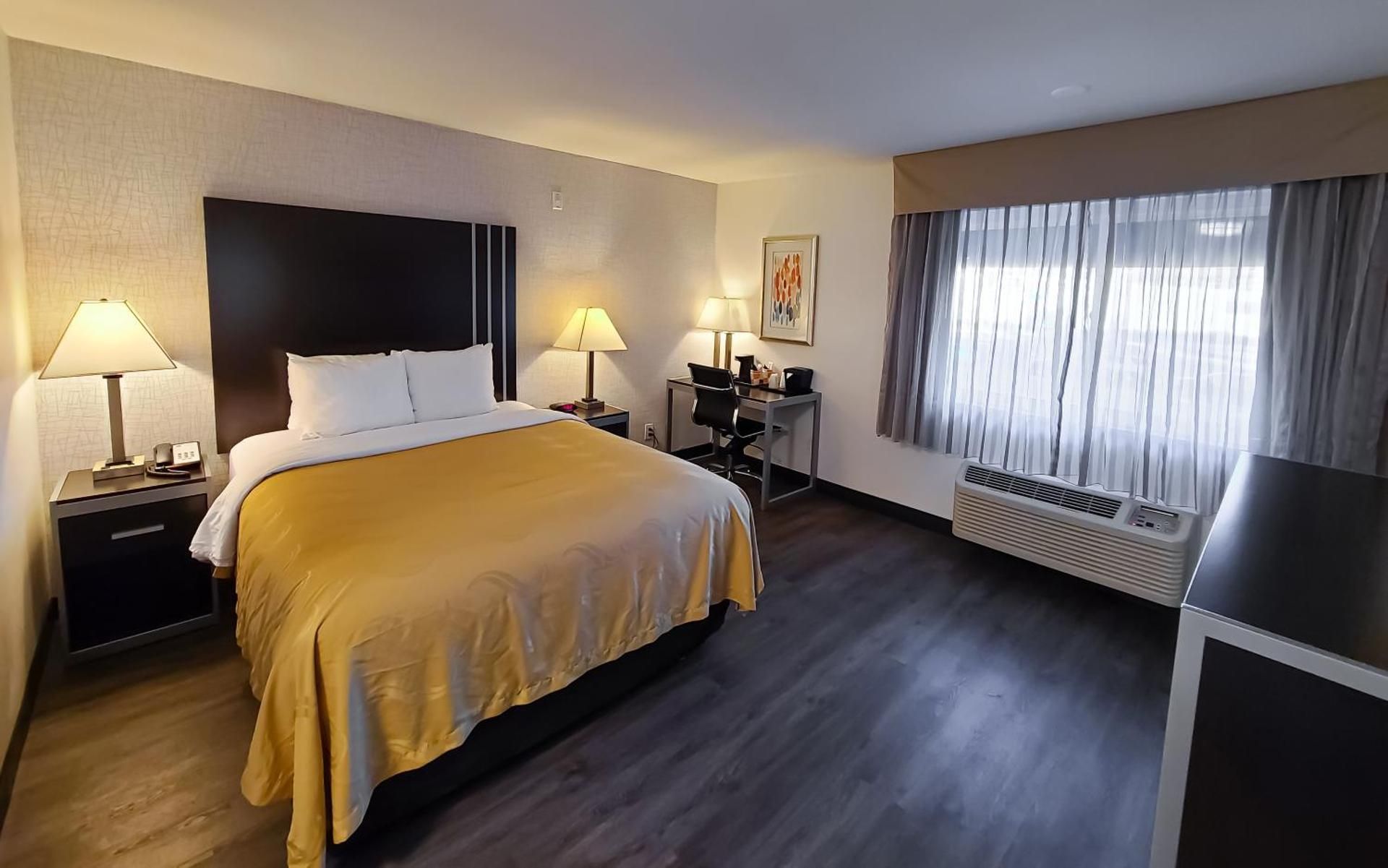 2 Queen Beds, Suite, Nonsmoking