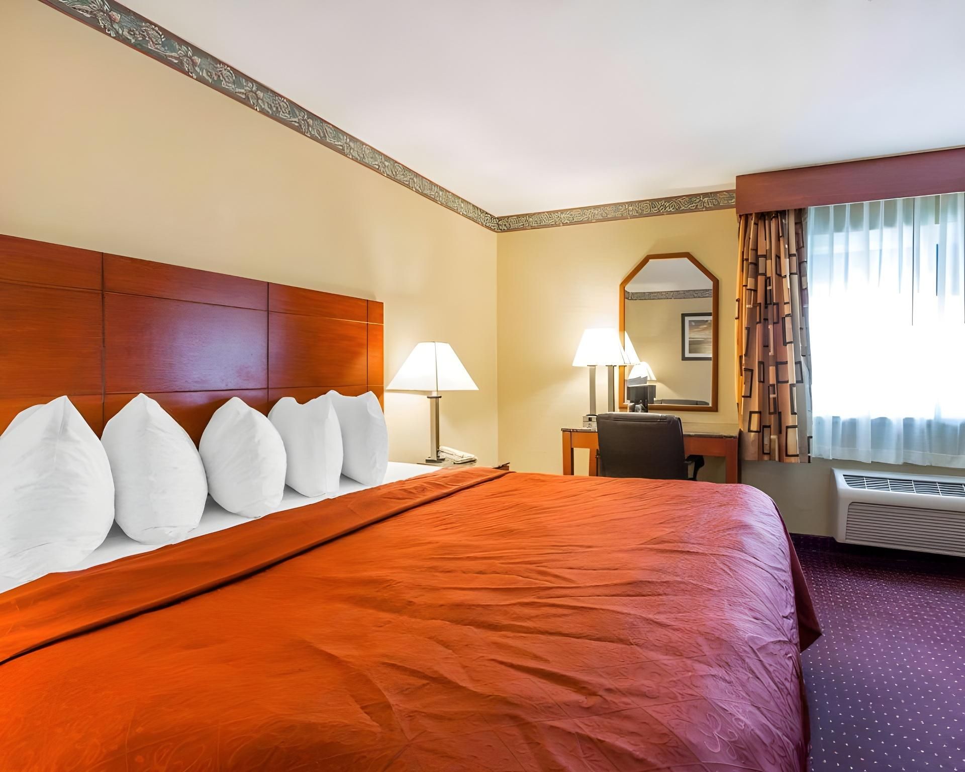 1 King Bed, Nonsmoking