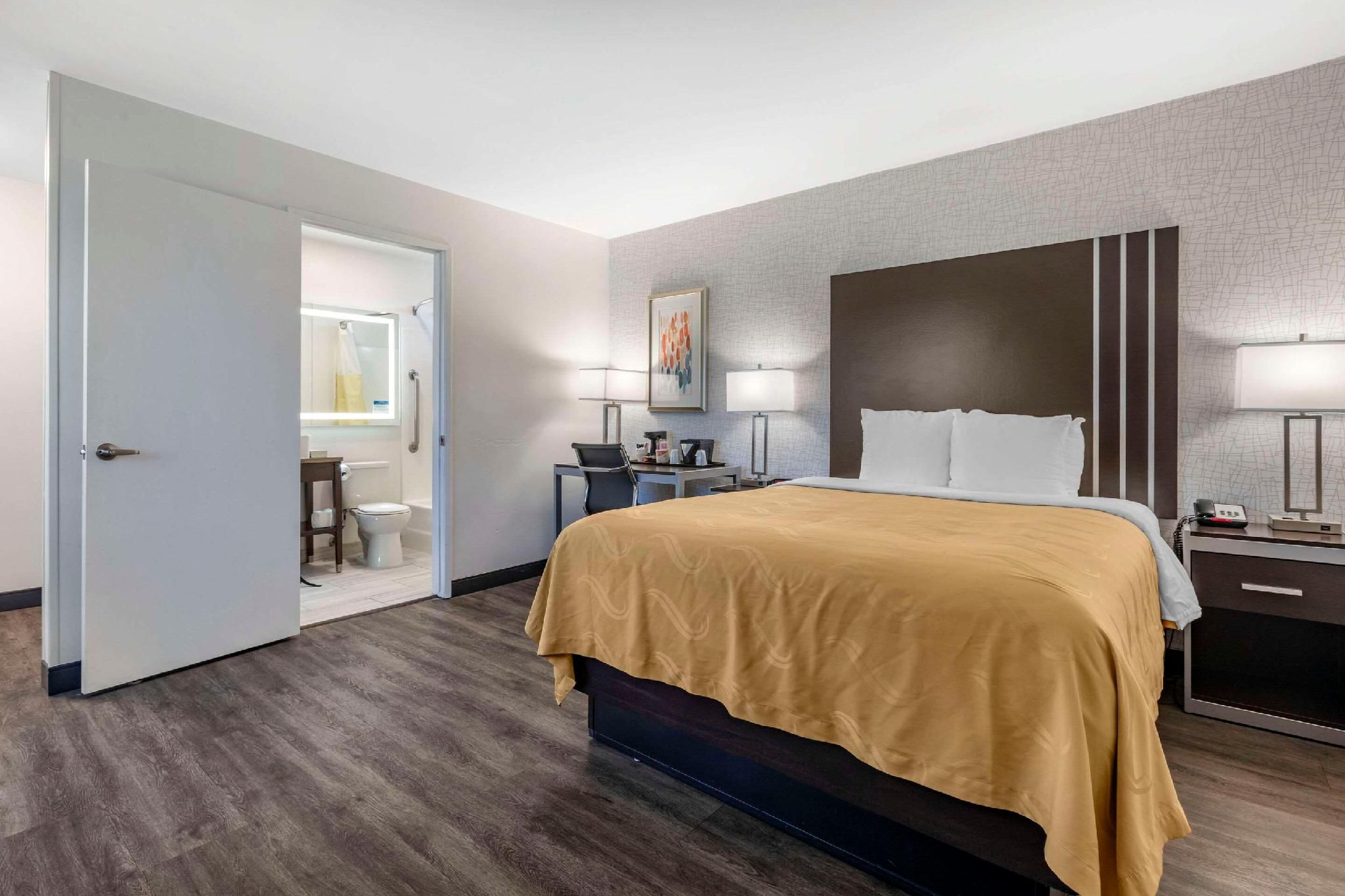 1 Queen Bed, Nonsmoking