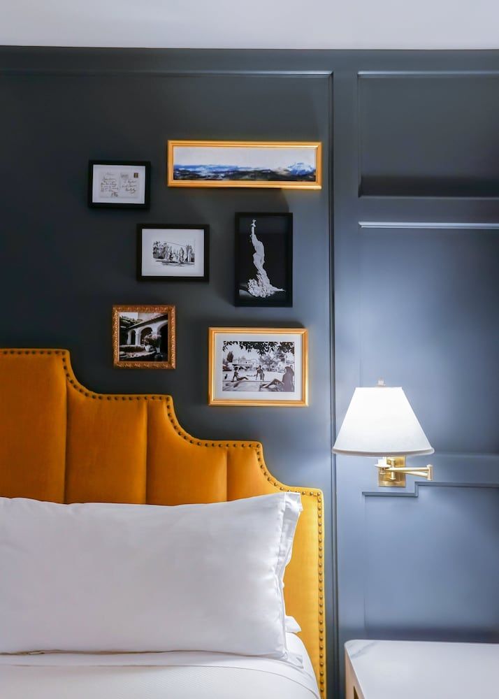 Junior Suite, 1 King Bed, Refrigerator & Microwave (ADA Jr. Suite with Sep Tub/Shower)