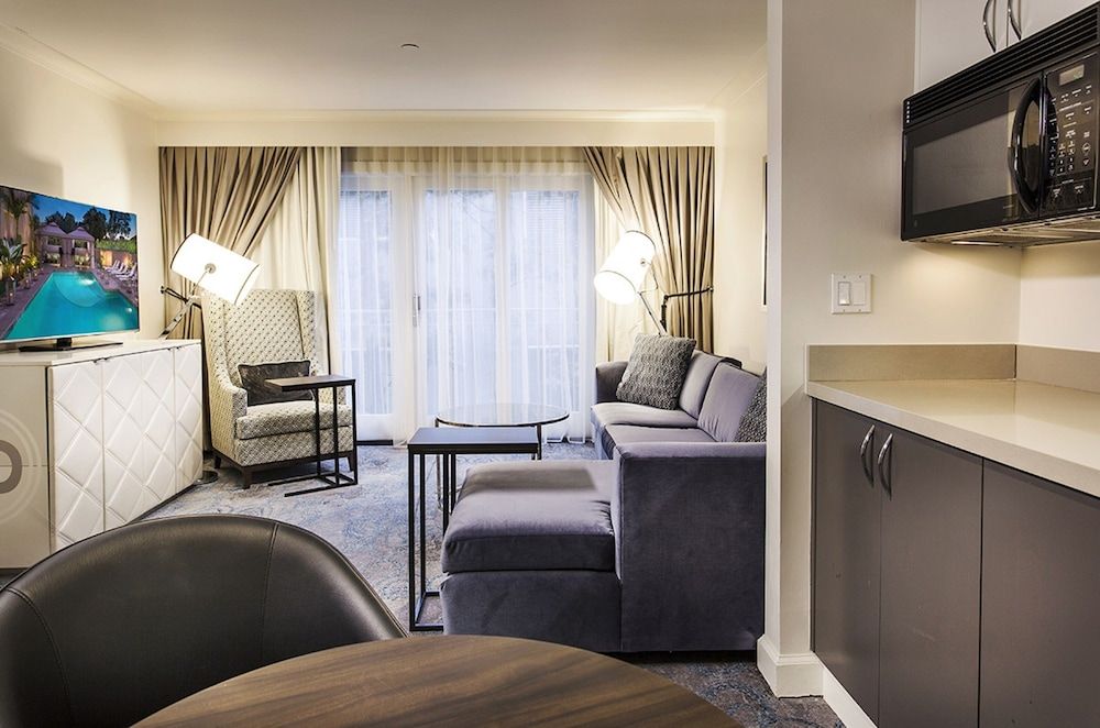 Hotel Amarano Burbank - Hollywood Suite, 1 King Bed 7